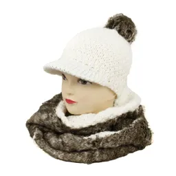 W326A Biały Komplet Haker damska zimowa czapka i szal dzianinowy obszyty sztucznym futrem z daszkiem i pomponem