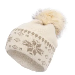 W331D Beżowa Polar Fashion ciepła czapka zimowa wywijana beanie oryginalny design motyw śnieżki pompon