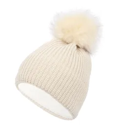 W318B Beżowa Polar Fashion czapka zimowa z pomponem ocieplana beanie oryginalny design