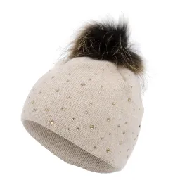 W320E Beżowa Polar Fashion czapka zimowa elegancka wykonana z kaszmiru bawełny pompon z jenota